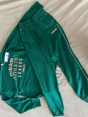 Women’s Adidas Sweatsuit